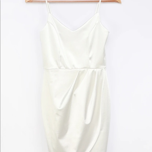 NWT Lulu’s satin white bodycon dress - Picture 4 of 4